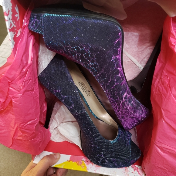 High Heels - Picture 1 of 11